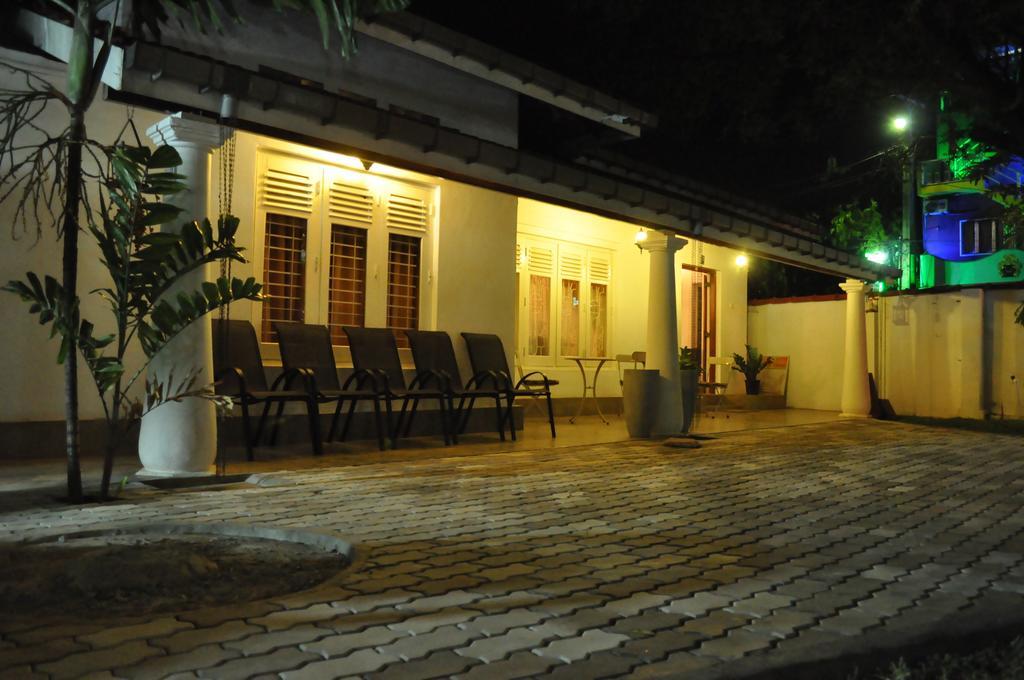 Dions Guest House Negombo Exterior photo