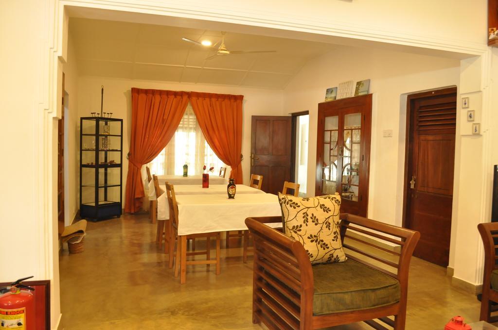 Dions Guest House Negombo Exterior photo