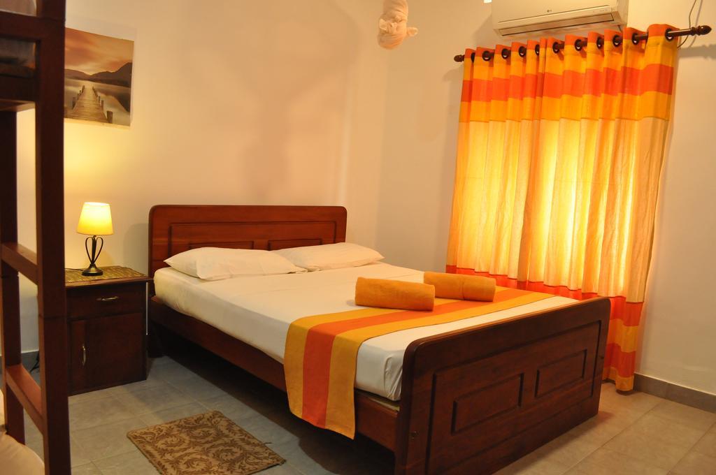 Dions Guest House Negombo Exterior photo