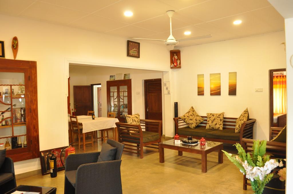 Dions Guest House Negombo Exterior photo